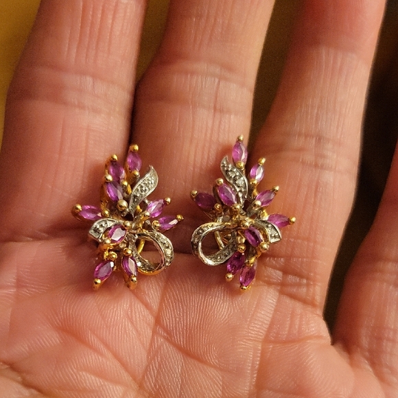 14k Solid Gold Natrue Diamonds Ruby Earing - Picture 1 of 4